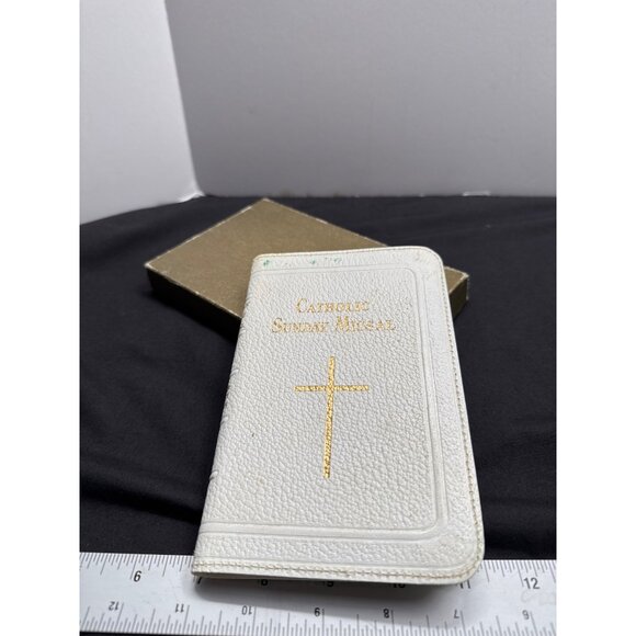 Vintage 1956 Catholic Sunday Missal With Gold Cross & Zipper Closure - Picture 1 of 14